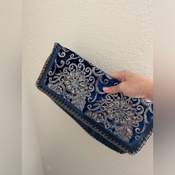 Cinti Sequins Mettalic Leather Embroidered Fold Over Navy Velvet Clutch w Metal - Picture 2 of 15